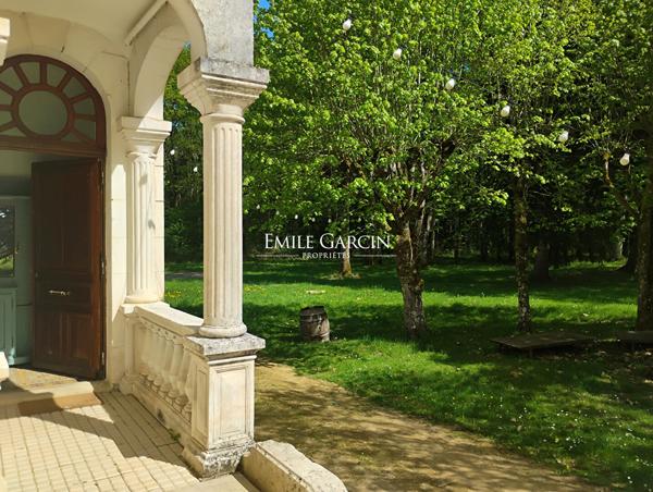 A VENDRE - Saint Sauveur En Puisaye - Bourgogne-  Maison de Maître avec dépendance sur un parc arboré de 2ha