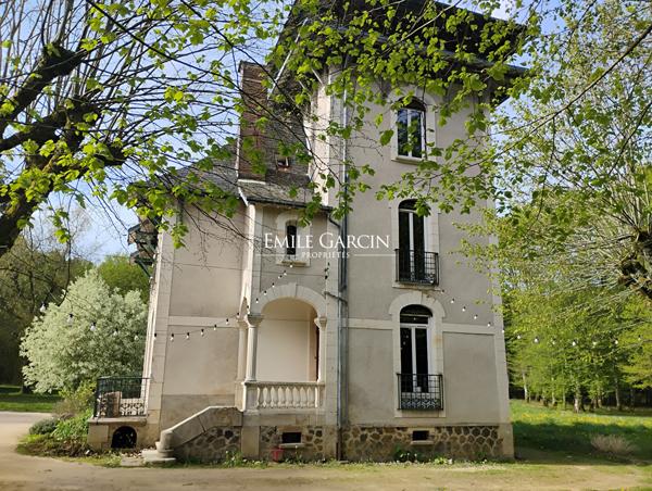 A VENDRE - Saint Sauveur En Puisaye - Bourgogne-  Maison de Maître avec dépendance sur un parc arboré de 2ha