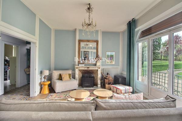 A VENDRE - Saint Sauveur En Puisaye - Bourgogne-  Maison de Maître avec dépendance sur un parc arboré de 2ha