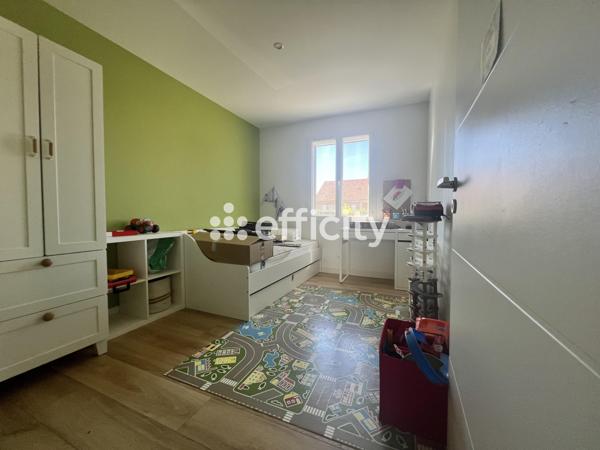 Maison
         7 pièces
        - 134 m² Exclusivité 279 000 € *