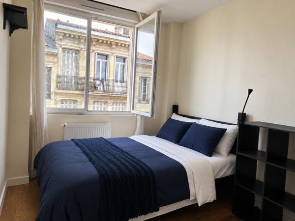 Superbe T3 traversant de 72 m² au dernier étage – Immeuble en pierre – Vue dégagée