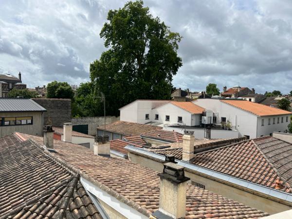 Superbe T3 traversant de 72 m² au dernier étage – Immeuble en pierre – Vue dégagée