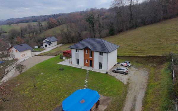 Maison à vendre    5 pièces • 136,28 m2 Saint-Girod