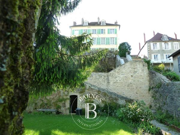 Montbard, Hôtel particulier 7 Chambres -  750 m² à vendre