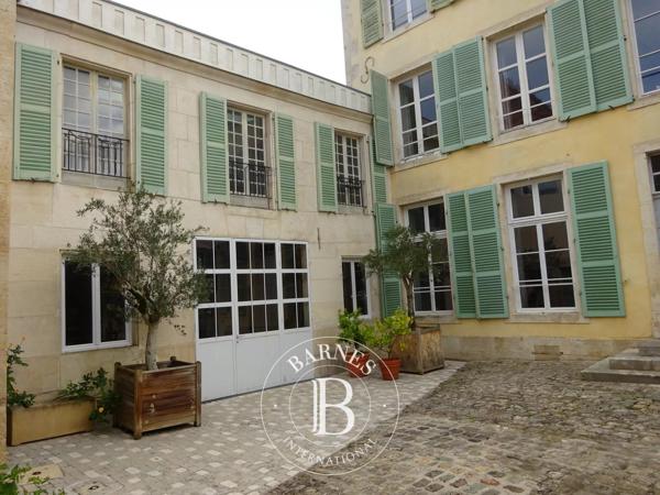 Montbard, Hôtel particulier 7 Chambres -  750 m² à vendre