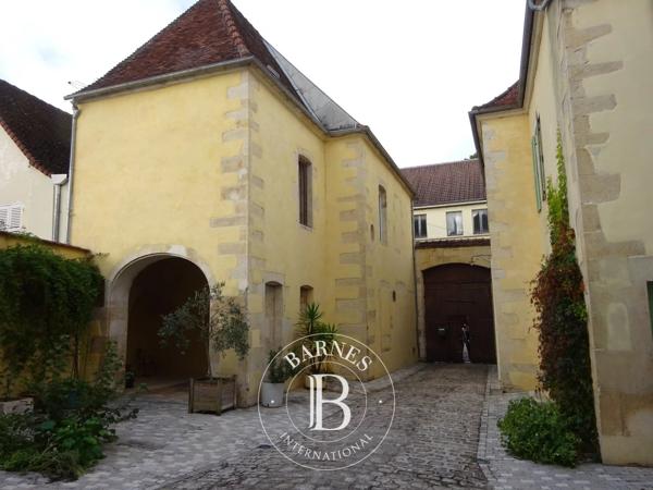 Montbard, Hôtel particulier 7 Chambres -  750 m² à vendre