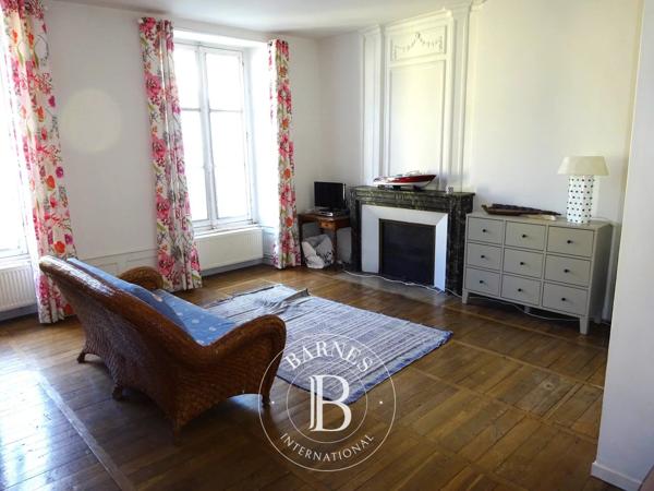 Montbard, Hôtel particulier 7 Chambres -  750 m² à vendre