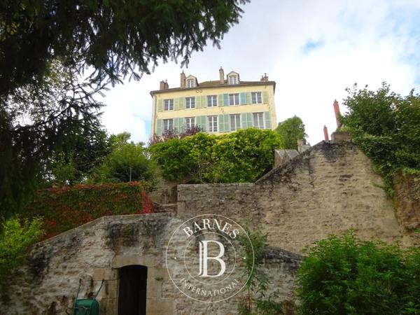 Montbard, Hôtel particulier 7 Chambres -  750 m² à vendre