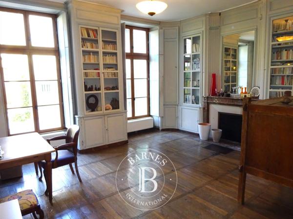 Montbard, Hôtel particulier 7 Chambres -  750 m² à vendre