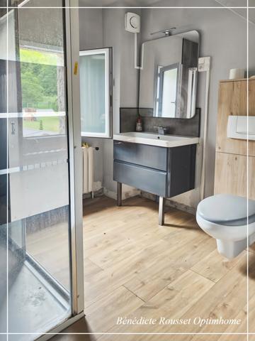 Maison individuelle pleine de charme avec terrasse, un bien rare à Labruyère