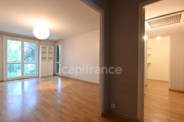 MAISONS LAFFITTE Parc - Appartement 3 pièces, 2 balcons, cave et box.