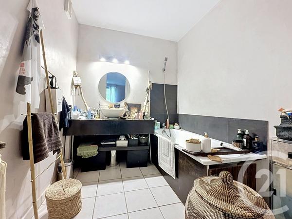 Appartement T3 à vendre  3 pièces - 69,76 m 2   MARSEILLE  - 13013