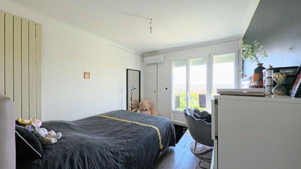 Maison
         9 pièces
        - 215 m² Bien prestige 880 000 € *