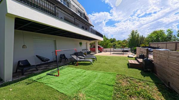 Maison
         9 pièces
        - 215 m² Bien prestige 880 000 € *