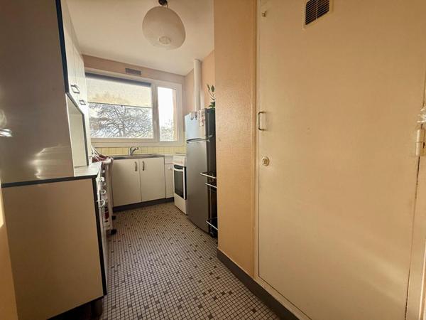 Charmant appartement de 2 pièces lumineux à Savigny-sur-Orge avec balcon et parking