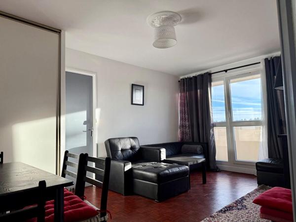 Charmant appartement de 2 pièces lumineux à Savigny-sur-Orge avec balcon et parking