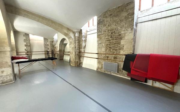 Appartement à vendre    1 pièce • 322 m2 Nîmes