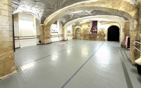 Appartement à vendre    1 pièce • 322 m2 Nîmes