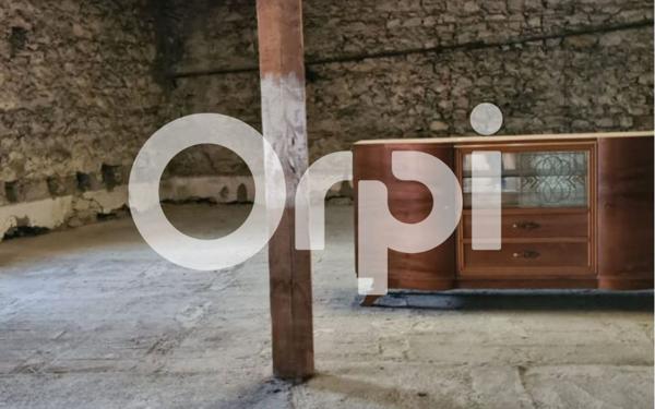 Immeuble à vendre    1 pièce •  Belley