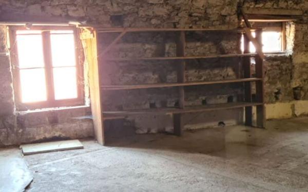 Immeuble à vendre    1 pièce •  Belley