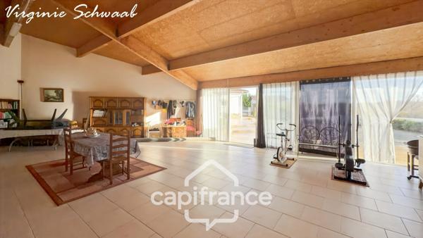 SAINT CRICQ CHALOSSE (40), Maison familiale de plain-pied avec étang sur 1 hectare de terrain en Chalosse