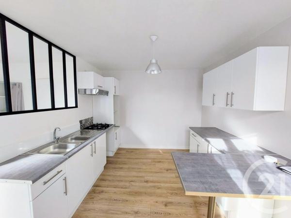 Appartement T3 à vendre  4 pièces - 66 m 2   LAVAL  - 53