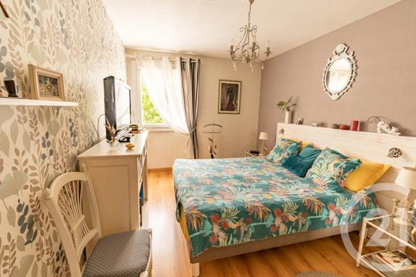 Appartement T3 à vendre  4 pièces - 66 m 2   LAVAL  - 53