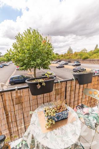 Appartement T3 à vendre  4 pièces - 66 m 2   LAVAL  - 53