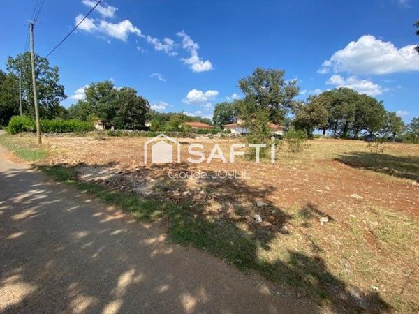 Terrain de 6 547 m² avec permis de construire