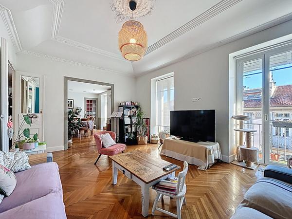 Dernier Étage Traversant ? Balcon Filant & Vue Toits