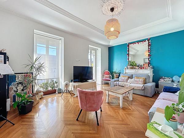 Dernier Étage Traversant ? Balcon Filant & Vue Toits