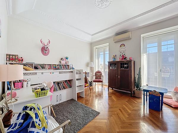 Dernier Étage Traversant ? Balcon Filant & Vue Toits