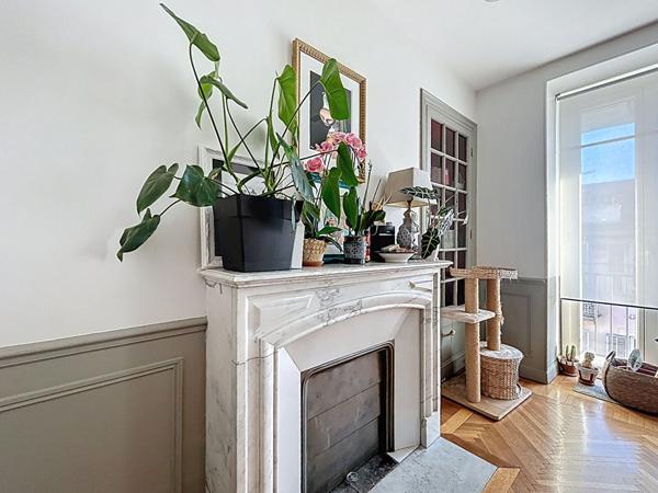 Dernier Étage Traversant ? Balcon Filant & Vue Toits