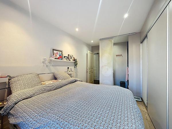 Dernier Étage Traversant ? Balcon Filant & Vue Toits