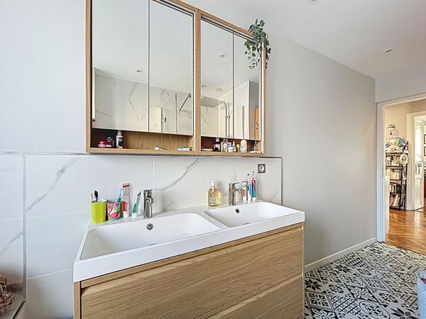 Dernier Étage Traversant ? Balcon Filant & Vue Toits