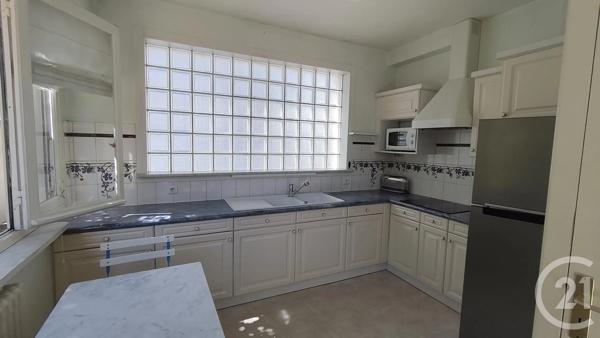 Maison à vendre  5 pièces - 120 m 2   SAINTES  - 17