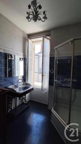 Maison à vendre  5 pièces - 120 m 2   SAINTES  - 17