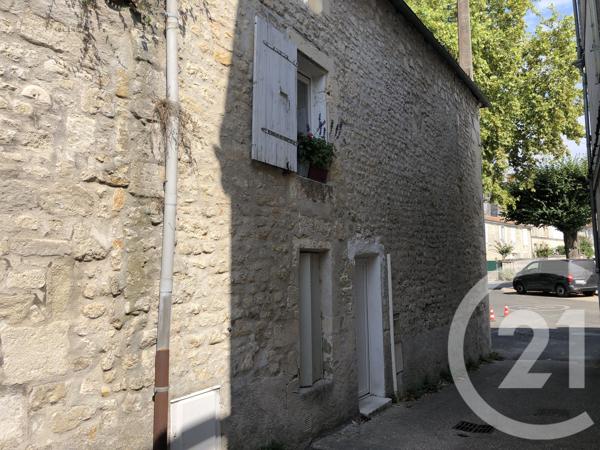 Appartement à vendre  6 pièces - 102,94 m 2   SAINTES  - 17