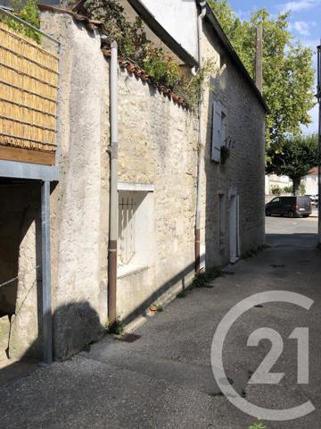 Appartement à vendre  6 pièces - 102,94 m 2   SAINTES  - 17