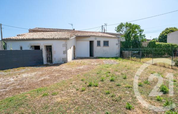 Appartement à vendre  6 pièces - 102,94 m 2   SAINTES  - 17
