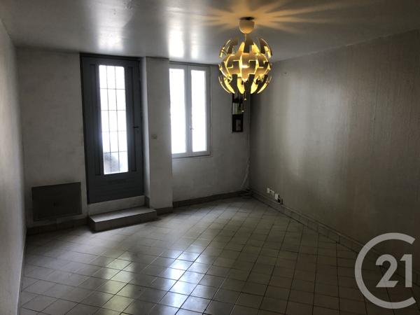 Appartement à vendre  6 pièces - 102,94 m 2   SAINTES  - 17