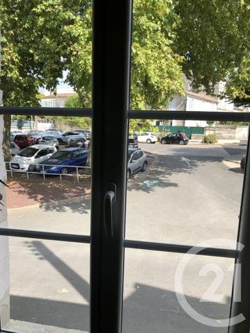 Appartement à vendre  6 pièces - 102,94 m 2   SAINTES  - 17