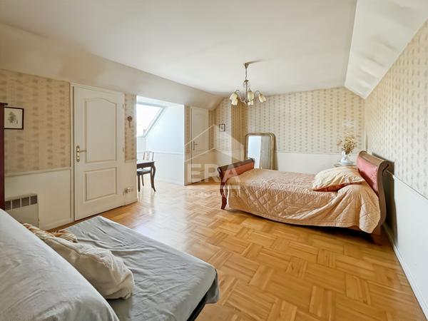 Maison familiale 6 pièces - 4 chambres - Jardin 560 m² - Garage - Le Châtelet-en-Brie