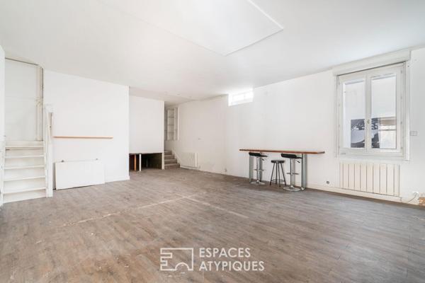 Atelier au rez-de-chaussée sur rue