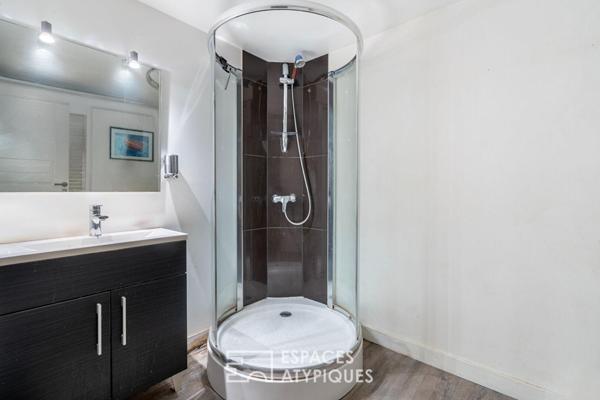 Atelier au rez-de-chaussée sur rue