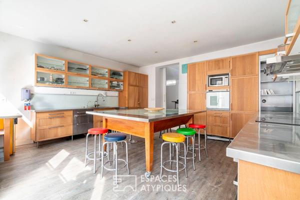 Atelier au rez-de-chaussée sur rue