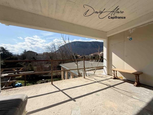 Appartement rénové à vendre 3 pièces avec terrasse à LARAGNE MONTEGLIN (05)