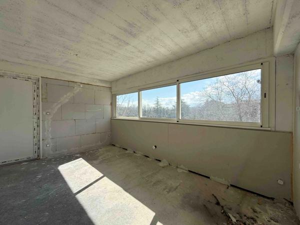 Appartement rénové à vendre 3 pièces avec terrasse à LARAGNE MONTEGLIN (05)