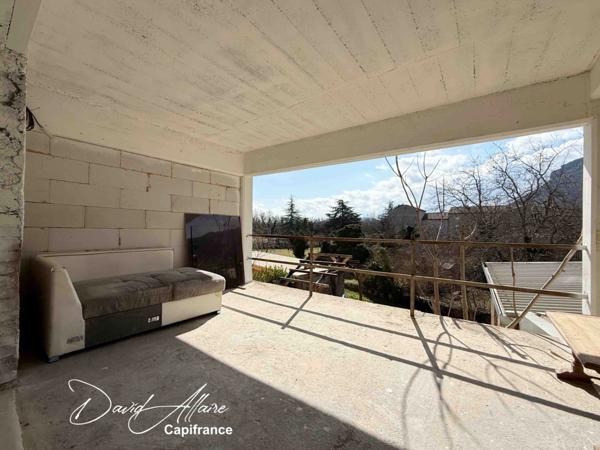 Appartement rénové à vendre 3 pièces avec terrasse à LARAGNE MONTEGLIN (05)