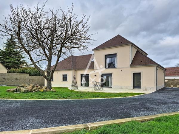 Maison familiale récente 2023  Plus de 220 m²  4 chambres  À moins de 10 minutes de Beauvais
